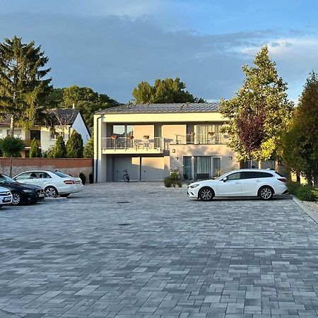 Linden Apartman 001 - Adults Only Mosonmagyarovar Bagian luar foto