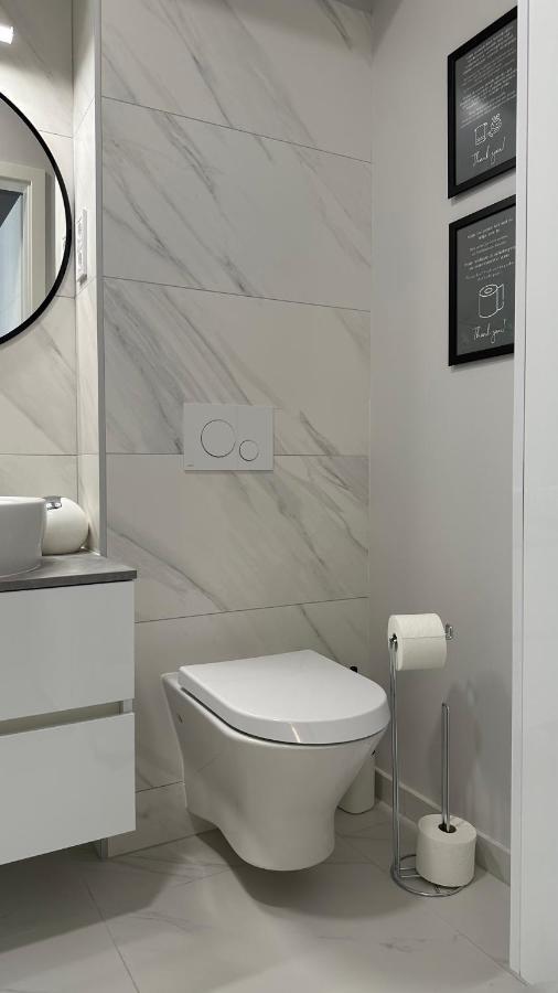 Linden Apartman 001 - Adults Only Mosonmagyarovar Bagian luar foto