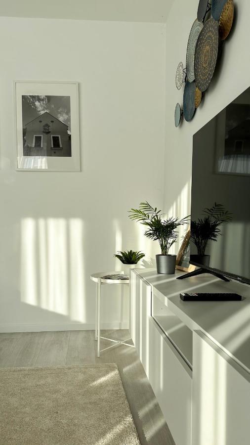 Linden Apartman 001 - Adults Only Mosonmagyarovar Bagian luar foto