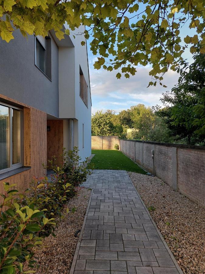 Linden Apartman 001 - Adults Only Mosonmagyarovar Bagian luar foto