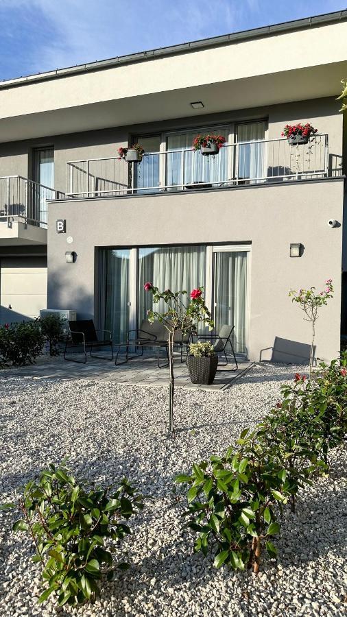 Linden Apartman 001 - Adults Only Mosonmagyarovar Bagian luar foto