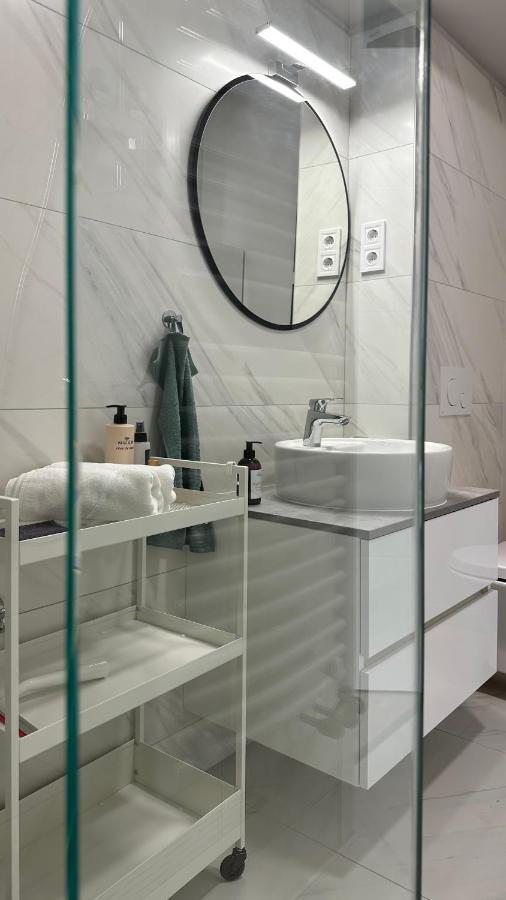 Linden Apartman 001 - Adults Only Mosonmagyarovar Bagian luar foto