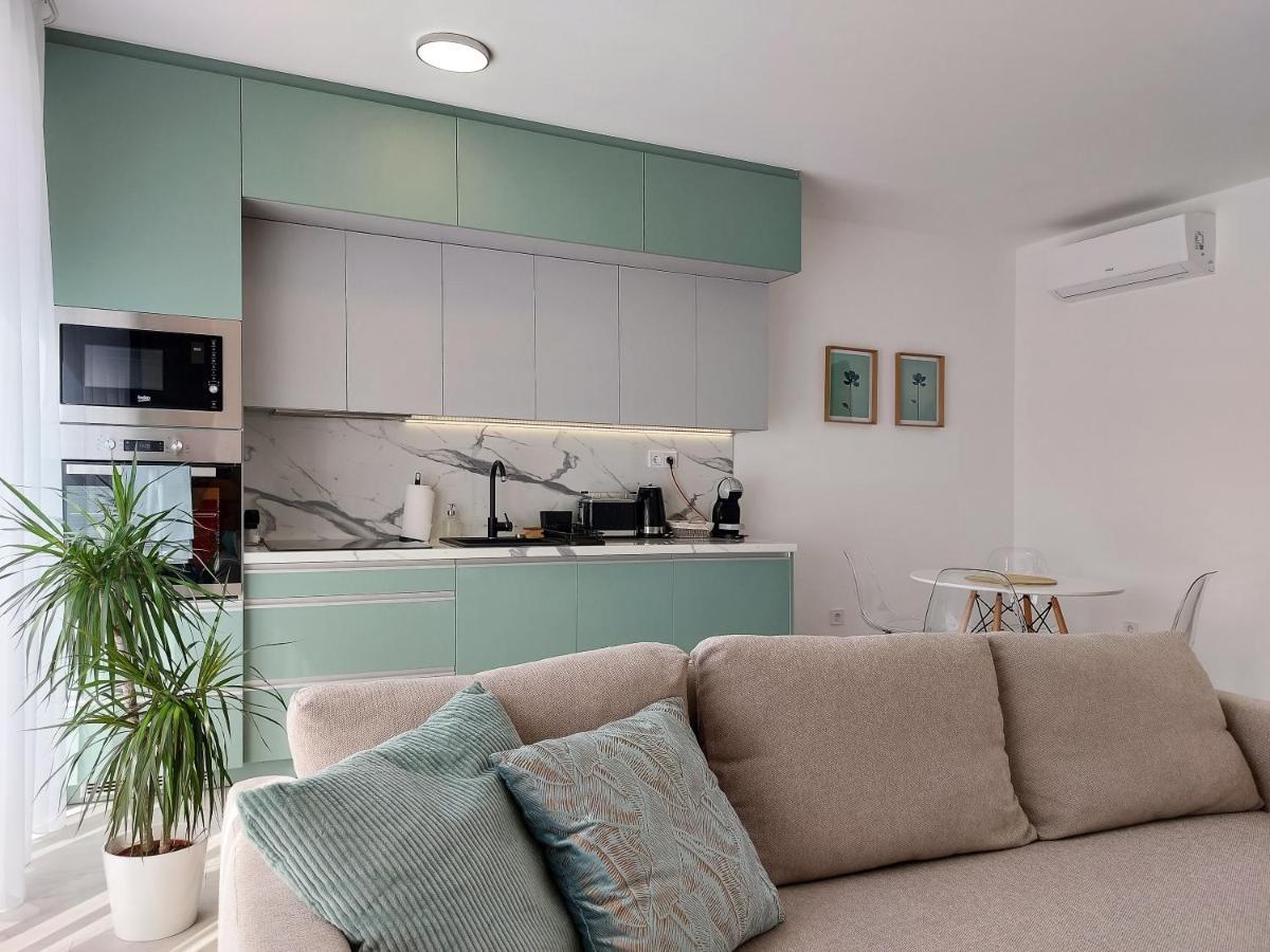 Linden Apartman 001 - Adults Only Mosonmagyarovar Bagian luar foto